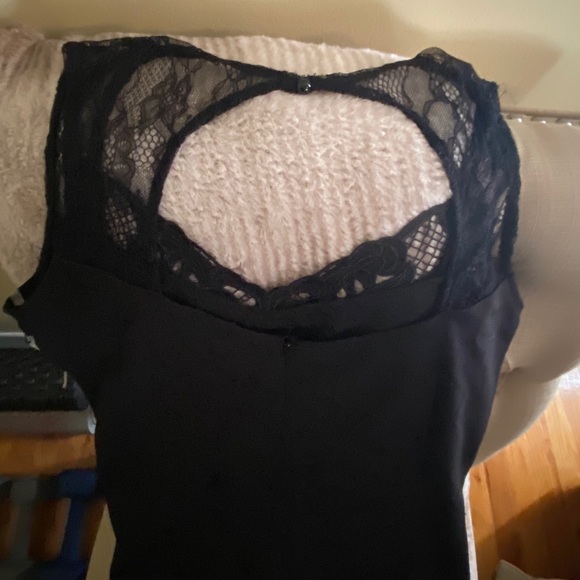 Black dress with lace - Picture 5 of 5